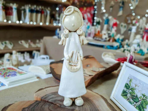 Figurka anioła Szarpidruta - biała -  27 x 8 cm figurka dekoracyjna