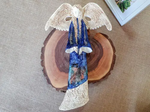 Figurka anioła Clara Art Leaf - granatowa -  40 x 28 cm figurka dekoracyjna
