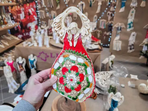 Figurka anioła obfitości - czerwony zielony -  31 x 16 cm figurka dekoracyjna