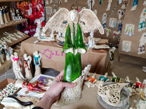 Anioł Clara - zielona -  40 x 28 cm figurka dekoracyjna gipsowa