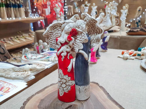 Anioł Nora & Ellie - czerwone szare -  27 x 14 cm figurka dekoracyjna gipsowa