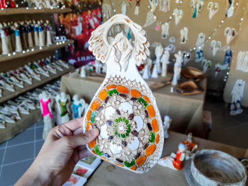 Anioł Obfitości - biały pomarańcz brąz -  31 x 16 cm figurka dekoracyjna gipsowa