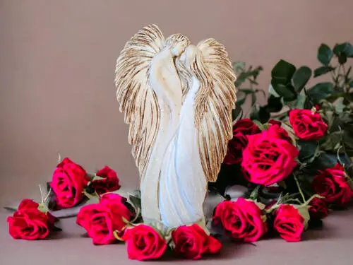 Figurka zakochanych aniołów - wiszące biało beżowe -  35 x 21 cm figurka dekoracyjna
