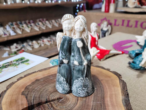 Anioły Apple & Ella Art - szary cały -  18 x 10 cm figurka dekoracyjna gipsowa