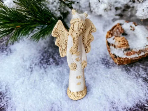 Figurka anioła Bieszczadzkiego - biała -  30 x 14 cm figurka dekoracyjna