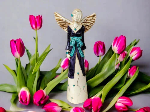 Figurka anioła Lily - granat
 -  35 x 15 cm figurka dekoracyjna