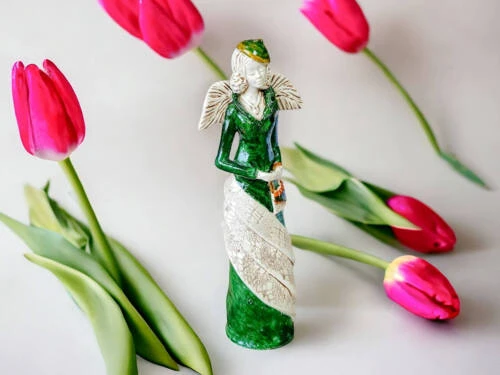 Figurka anioła Charlotte - zielona ciemna -  32 x 15 cm figurka dekoracyjna