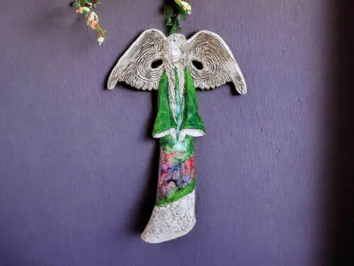 Figurka anioła Clara Art Leaf - zielona -  40 x 28 cm figurka dekoracyjna
