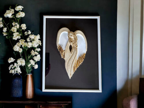 Anioł Cynthia + Ramka - biały -  30 x 17 cm figurka dekoracyjna gipsowa