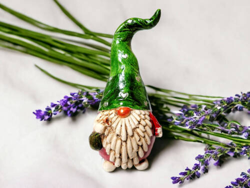 Skrzat Dobrosław - zielony czerwony -  figurka dekoracyjna gipsowa 5 x 5 cm