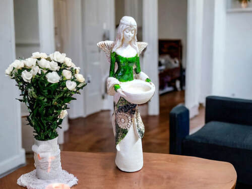 Anioł Florence - zielony -  32 x 15 cm figurka dekoracyjna gipsowa