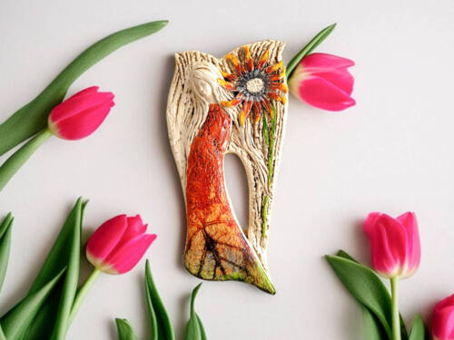 Anioł Xenylla Art - pomarańcz -  figurka dekoracyjna gipsowa 31 x 16 cm