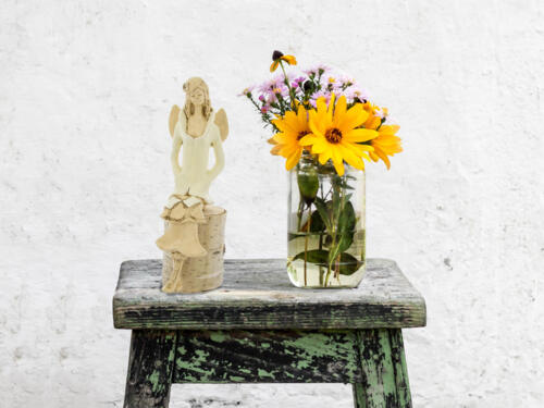 Aniołek Klara - ecru -  20 x 9 cm figurka dekoracyjna gipsowa