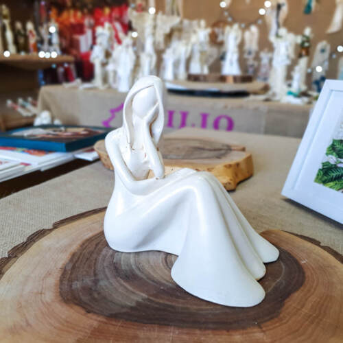 Anioł Rozmarzona Emily - beżowy -  22 x 9 cm figurka dekoracyjna gipsowa