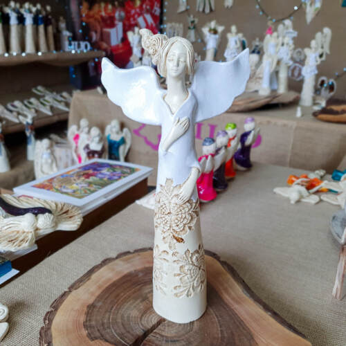 Anioł Celine - biały -  35 x 18 cm figurka dekoracyjna gipsowa