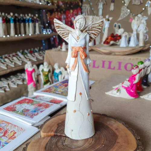 Figurka anioła Lily - ecru -  35 x 15 cm figurka dekoracyjna