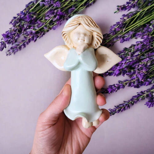 Aniołek Adam - wiszący seledyn -  13 cm figurka dekoracyjna gipsowa