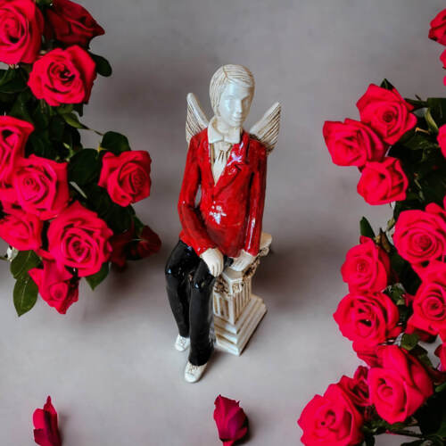 Anioł co chętnie słucha - czerwony -  20 x 9 cm figurka dekoracyjna gipsowa