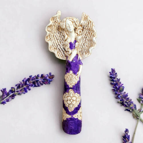 Anioł Madelyn - fiolet -  47 x 18 cm figurka dekoracyjna gipsowa