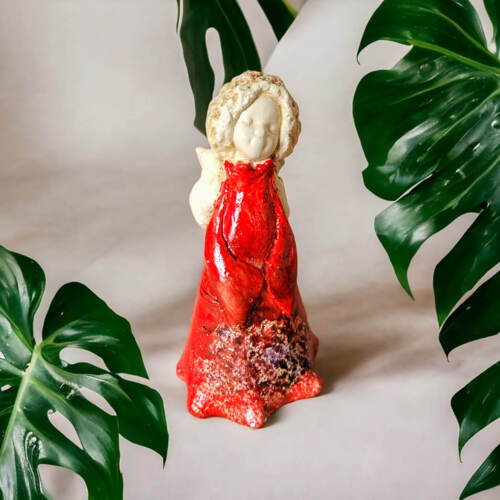 Anioł Maryann Art - czerwony -  15 x 7.5 cm figurka dekoracyjna gipsowa