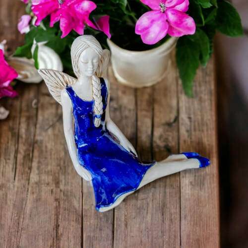Aniołek Matilda - granat -  15 cm figurka dekoracyjna gipsowa