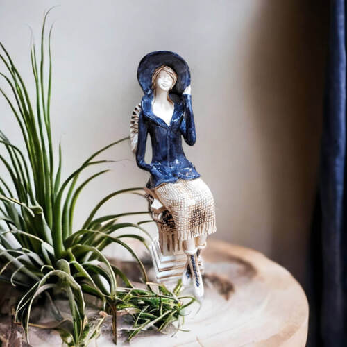 Aniołek Megan - granat -  20 x 9 cm figurka dekoracyjna gipsowa