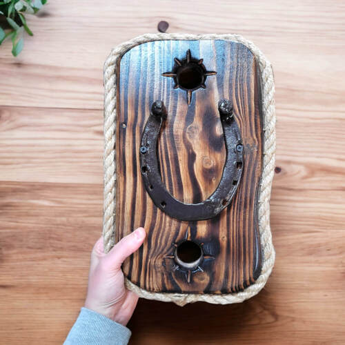 Podkowa szczęścia na desce do powieszenia - duża -  32 x 21 cm ozdoba z drewna