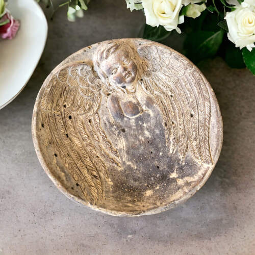 Misa taca ozdoba z aniołem - mała -  figurka dekoracyjna gipsowa