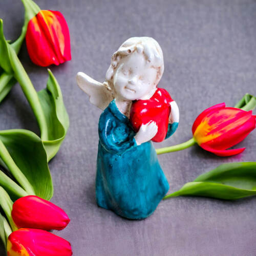 Aniołek z sercem - turkus -  15 x 7.5 cm figurka dekoracyjna gipsowa