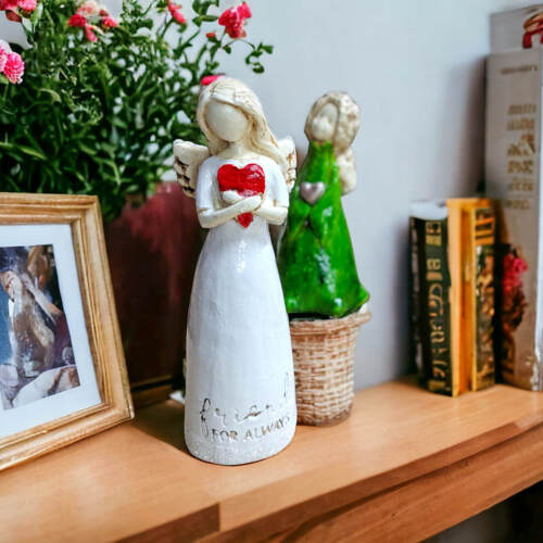 Aniołek z sercem - biały -  22 x 9 cm figurka dekoracyjna gipsowa