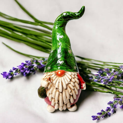 Skrzat Dobrosław - zielony czerwony -  figurka dekoracyjna gipsowa 5 x 5 cm