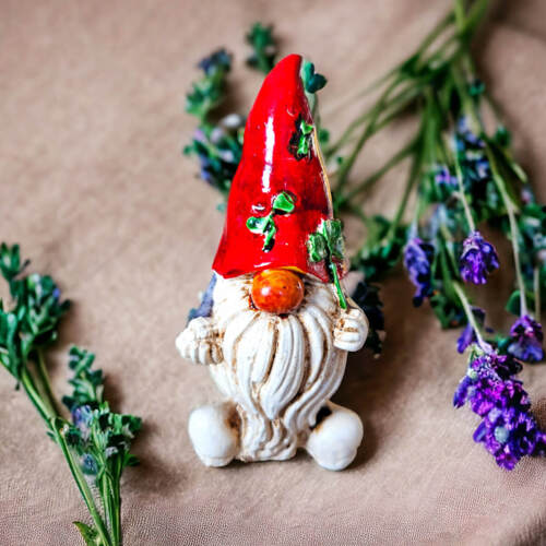 Skrzat Szczęściarz - czerwony szary -  figurka dekoracyjna gipsowa 5 x 5 cm