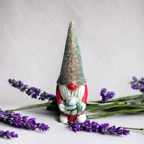 Skrzat Kapuśniak -  figurka dekoracyjna gipsowa 5 x 5 cm