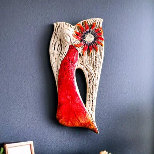 Figurka anioła Xenylla Art - czerwona -  figurka dekoracyjna 31 x 16 cm