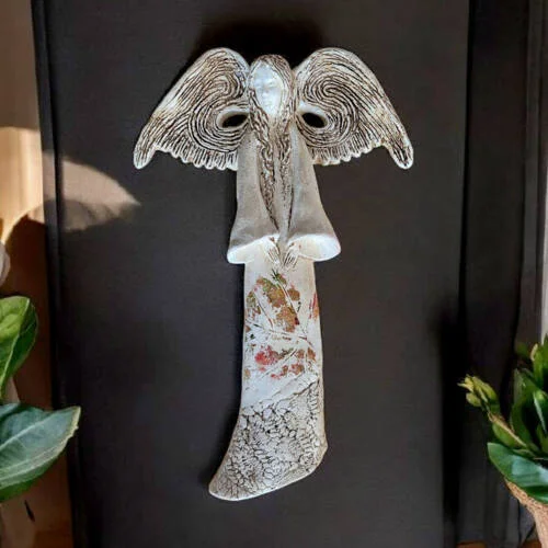 Figurka  anioła Clara Art - beżowa -  40 x 28 cm figurka dekoracyjna