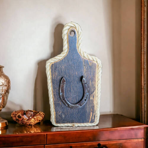 Podkowa szczęścia na desce do powieszenia -  ozdoba z drewna