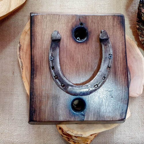 Podkowa szczęścia na desce do powieszenia -  32 x 21 cm ozdoba z drewna