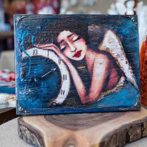 Anioł Karolina z zegarem - obraz na desce -  22.5 x 29.5 cm