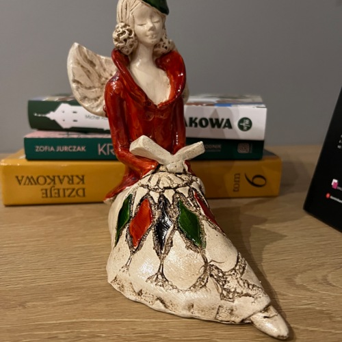 Aniołek Loretta - pomarańcz -  15 cm figurka dekoracyjna gipsowa