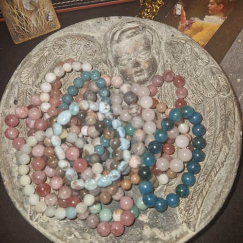 Misa taca ozdoba z aniołem - mała -  figurka dekoracyjna gipsowa