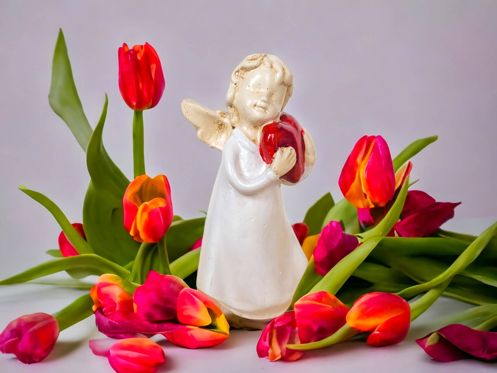 Anioł z sercem - biały - mały