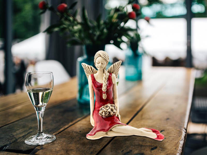 Czerwone figurki aniołów Czerwone figurki aniołów